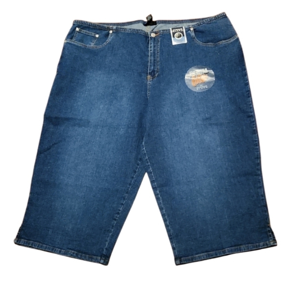 Avenue Blues Shorts womens  New stretch size 28  plus Size